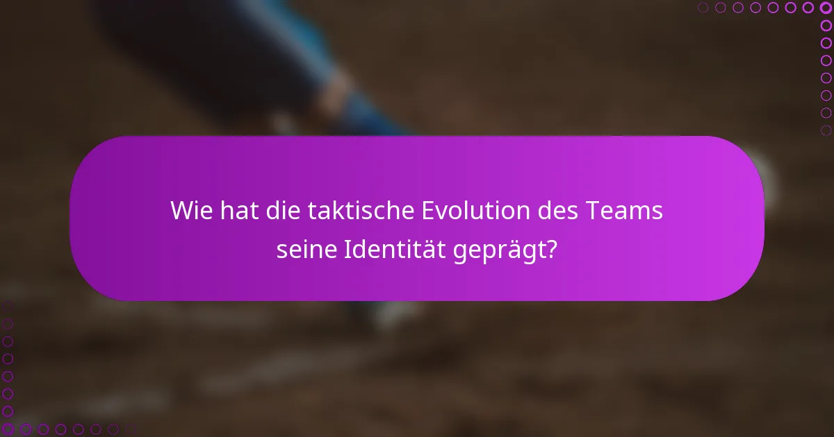 Wie hat die taktische Evolution des Teams seine Identität geprägt?